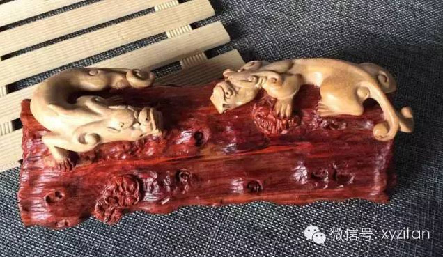 带白皮的小叶紫檀雕刻件