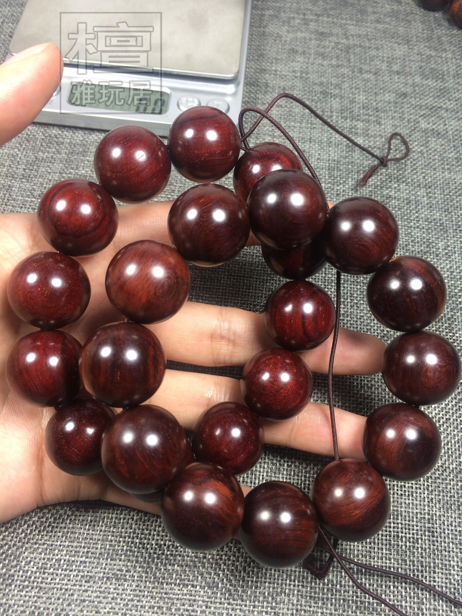 两串20mm的小叶紫檀手串对比