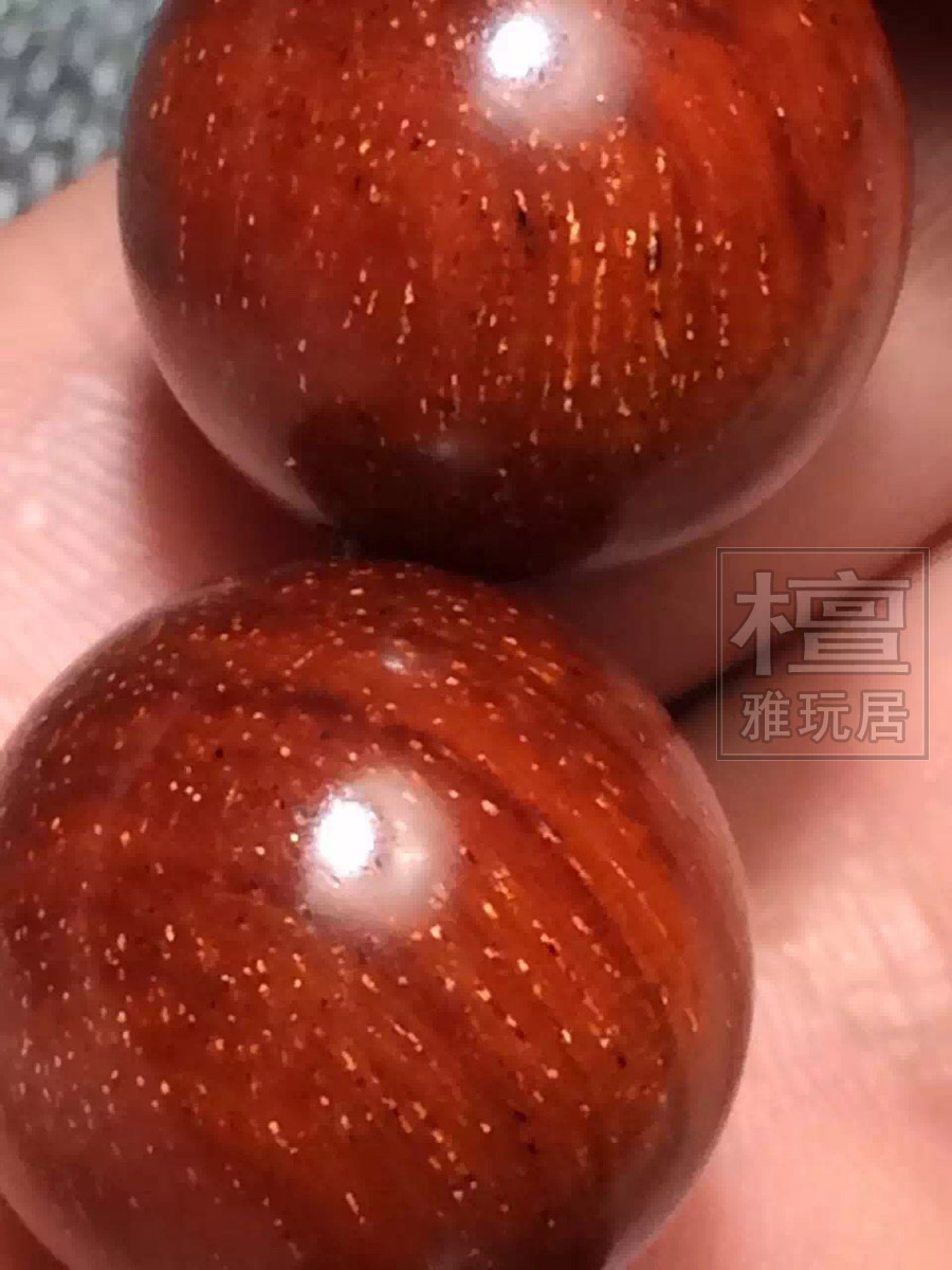 小叶紫檀手串局部拍摄效果