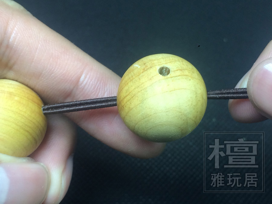 三通珠子要最后再串，把线先串过去