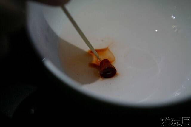淡淡的紫色