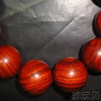 正顺纹的小叶紫檀手串