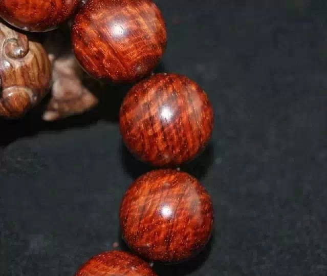 小叶紫檀水波纹手串